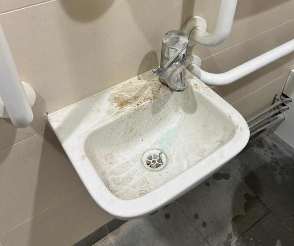 office cleaning prices hedge end